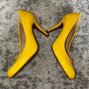 NWT Mootsies Tootsies Patent Platform Pumps Yellow Size: 9